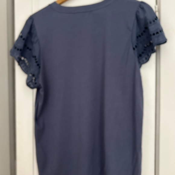 NWT C& C Blue Eyelet Sleeve Women's Top. Size large - Picture 5 of 5
